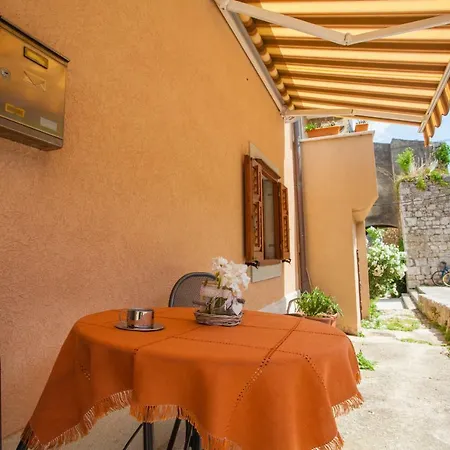 Rialto With Private Parking Apartment