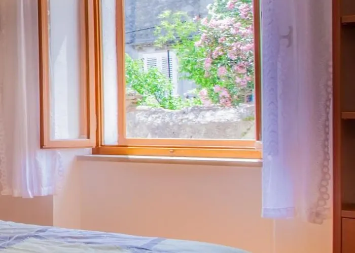 Rialto With Private Parking Cres