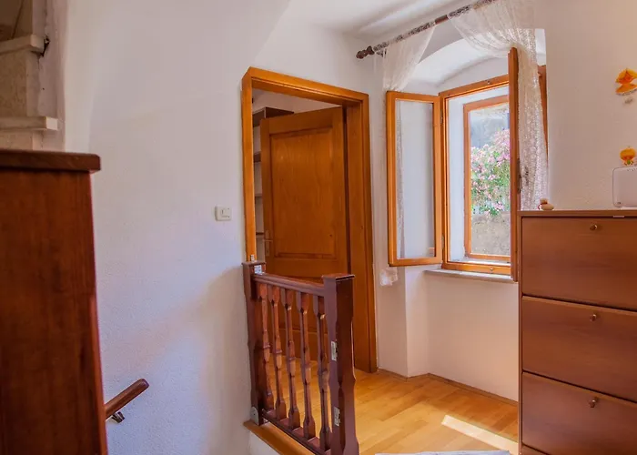 Rialto With Private Parking Apartment *