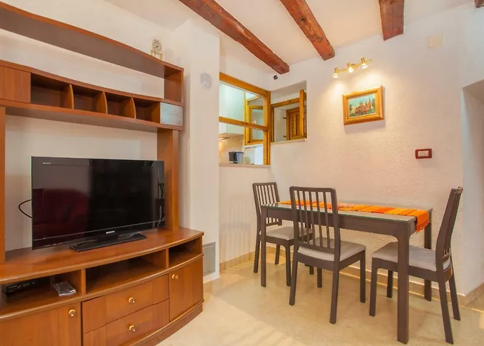 Rialto With Private Parking Apartment Cres