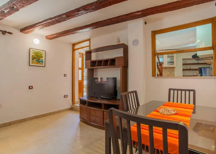 Rialto With Private Parking