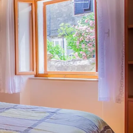 Rialto With Private Parking Cres