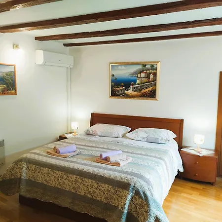 Rialto With Private Parking