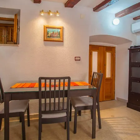 Rialto With Private Parking Cres