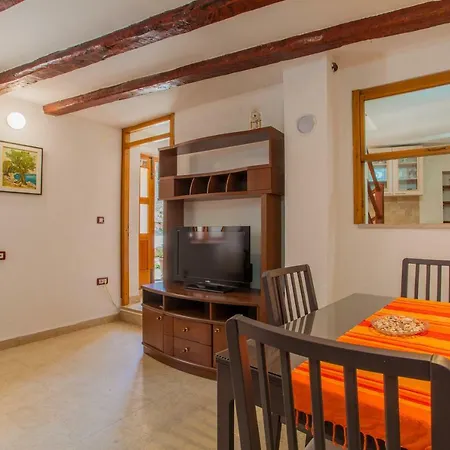 Rialto With Private Parking