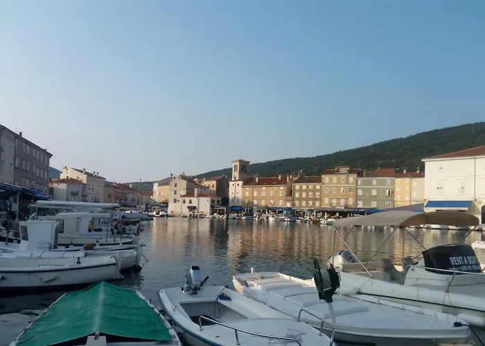 Rialto With Private Parking Апартаменты *